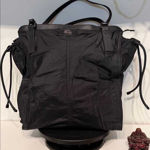 Stylish Burberry shoulder bag. Sleek black Perfect for any occasion main image 5